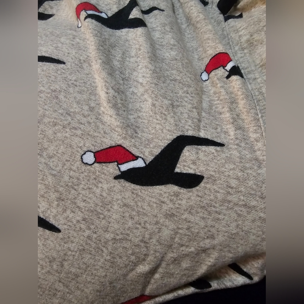 Hollister Mens  Beige Christmas Joggers with Black and Red Print  Mens Size M - Picture 10 of 14